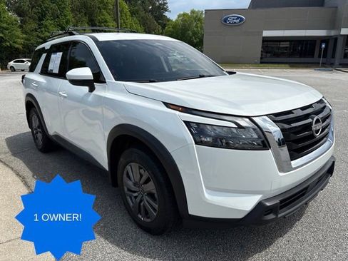 Used 2025 Nissan Pathfinder SV FWD image 2