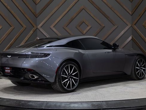 Used 2019 Aston Martin DB11 Coupe image 14