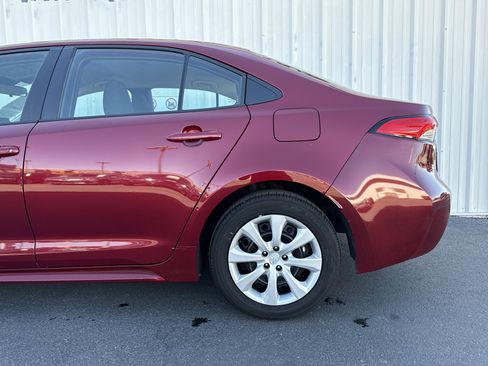 Used 2024 Toyota Corolla LE image 2