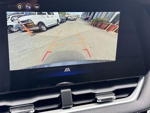 Used 2025 Chevrolet Equinox LT FWD image 13