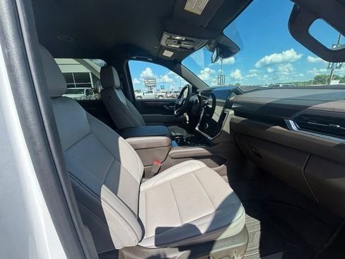 Used 2025 GMC Yukon Elevation w/ LPO, Floor Liner Package RWD image 16