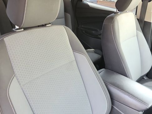 Used 2019 Ford Escape SE image 17