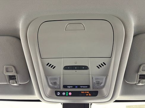 Used 2023 GMC Terrain SLT w/ Infotainment Package II FWD image 33