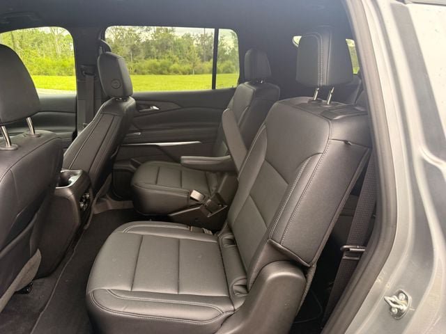 Used 2026 Chevrolet Traverse LT FWD image 14