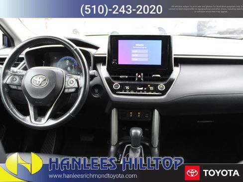 Used 2024 Toyota Corolla Cross XLE image 17