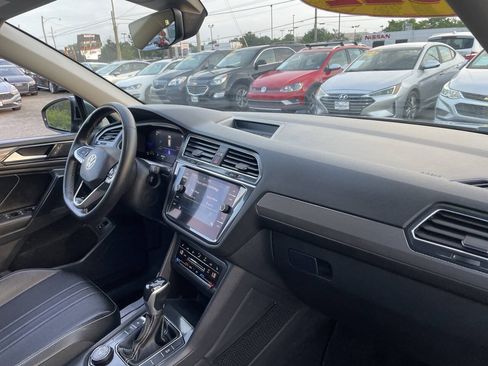 Used 2022 Volkswagen Tiguan SE AWD/4WD image 10