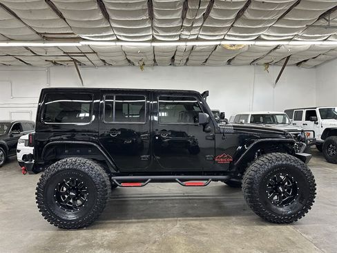 Used 2016 Jeep Wrangler Unlimited Rubicon AWD/4WD image 2