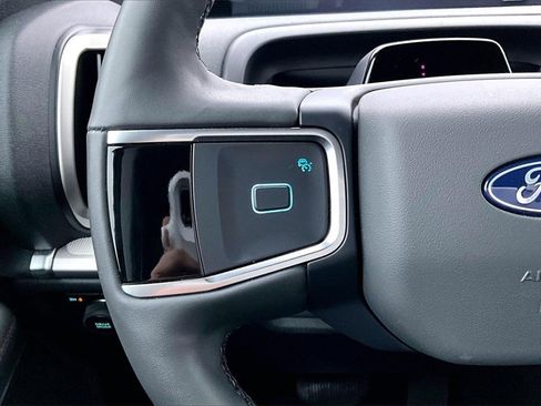 Certified 2025 Ford Expedition Active image 17