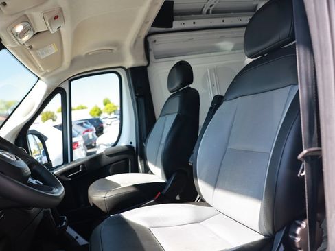 Used 2025 RAM ProMaster 2500 w/ Convenience Group FWD image 17