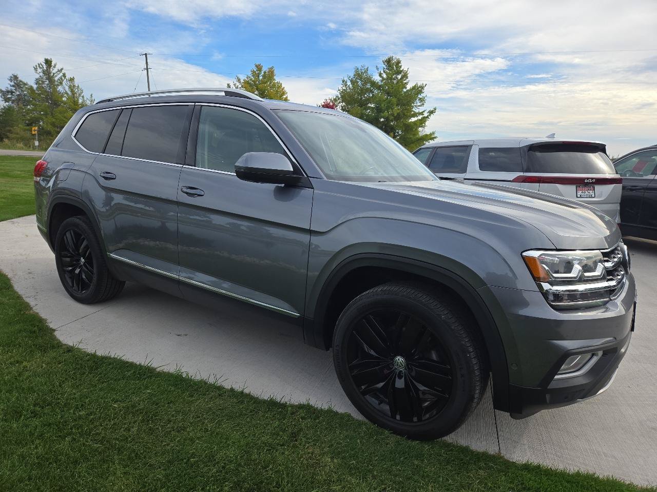 Used 2019 Volkswagen Atlas SEL Premium AWD/4WD image 3