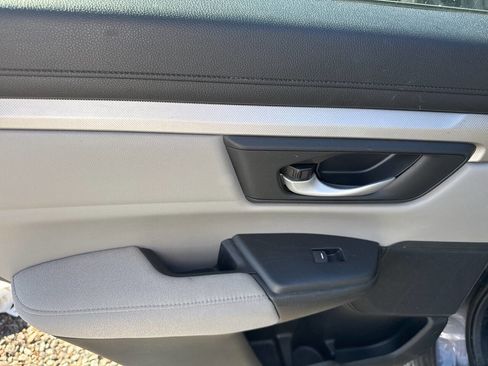 Used 2017 Honda CR-V LX image 12