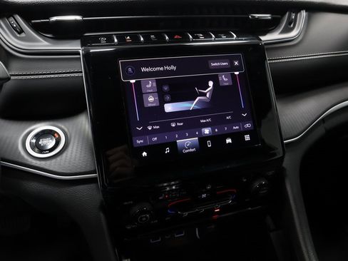 Used 2025 Jeep Grand Cherokee L Altitude image 34