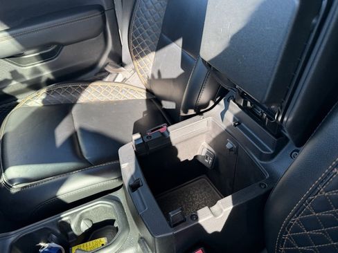 Used 2022 Jeep Wrangler Unlimited Sahara image 26