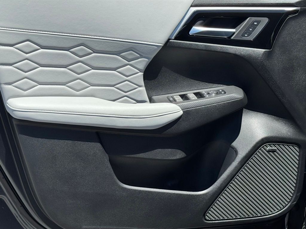 Used 2025 Mitsubishi Outlander SEL FWD image 18