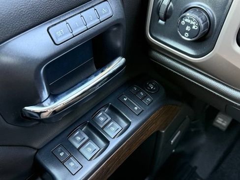 Used 2019 GMC Sierra 2500 Denali w/ Duramax Plus Package AWD/4WD image 16