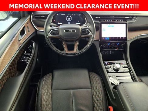 Used 2025 Jeep Grand Cherokee Summit AWD/4WD image 13