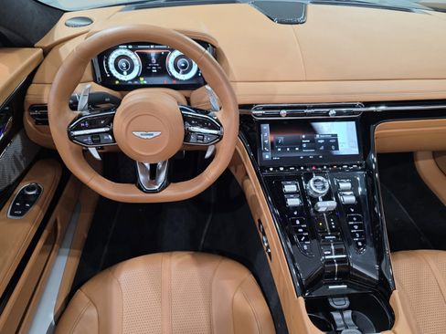Used 2025 Aston Martin DB12 Convertible image 10