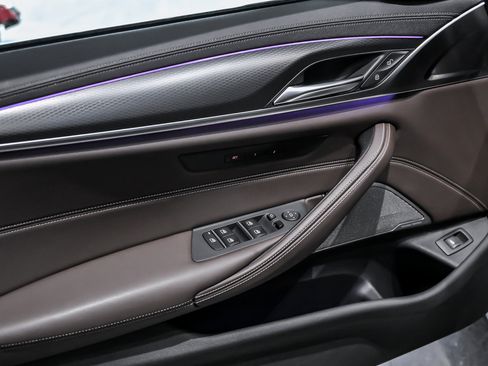 Used 2022 BMW M550i xDrive w/ Premium Package image 15