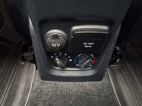 Used 2019 Ford Transit Connect Titanium w/ Titanium Premium Package FWD image 22