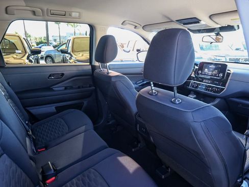 New 2025 Nissan Pathfinder SV image 17