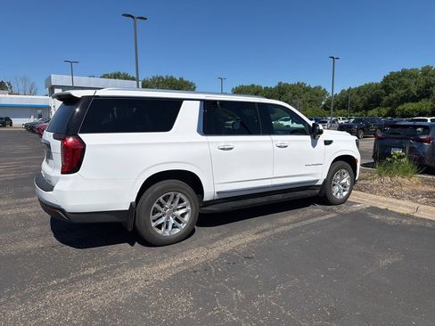 Used 2024 GMC Yukon XL SLT w/ SLT Luxury Package AWD/4WD image 16