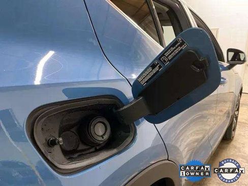 Used 2025 Volvo XC40 B5 Core image 98