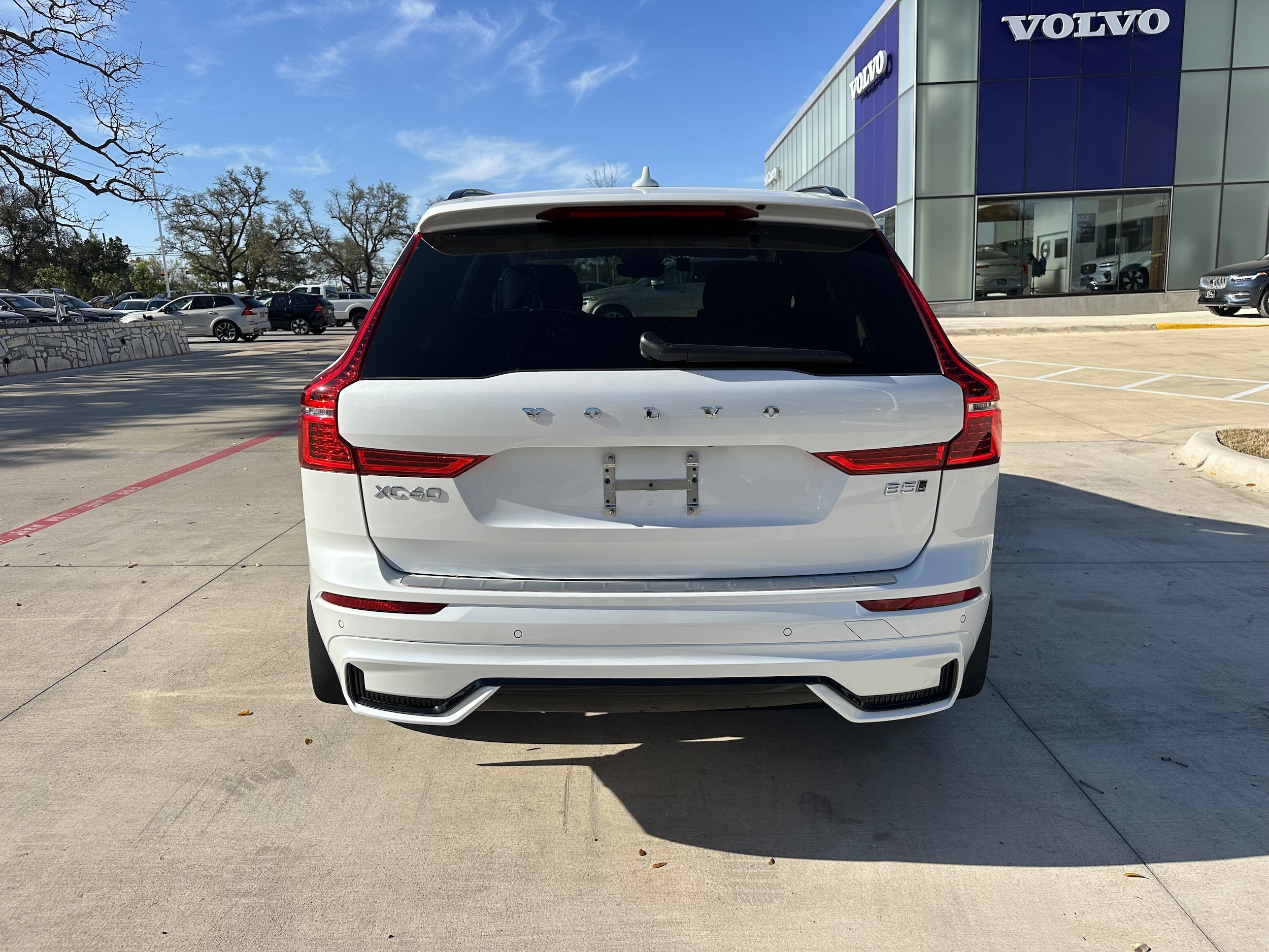 Used 2025 Volvo XC60 B5 Core w/ Protection Package Premier AWD/4WD image 5