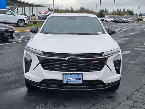 New 2026 Chevrolet Trax RS w/ Sunroof Package FWD image 9