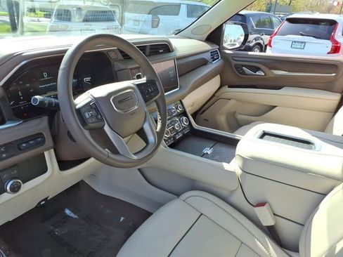 Used 2023 GMC Yukon XL Denali AWD/4WD image 12