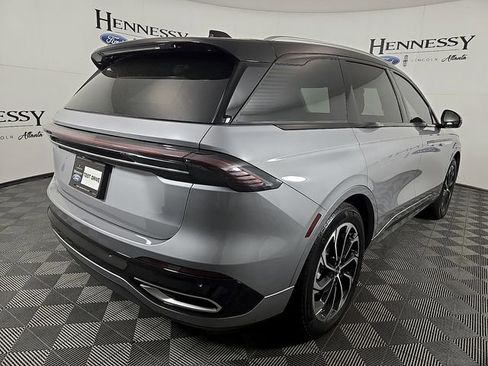 Used 2025 Lincoln Nautilus Reserve AWD/4WD image 5