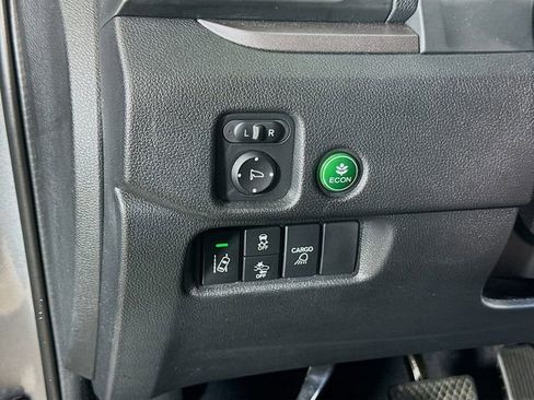 Used 2025 Honda Ridgeline Sport image 17