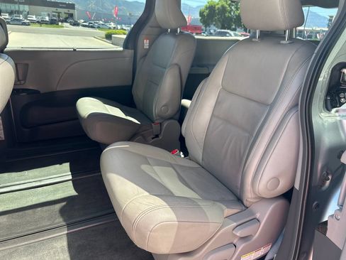Used 2015 Toyota Sienna XLE Premium AWD/4WD image 28