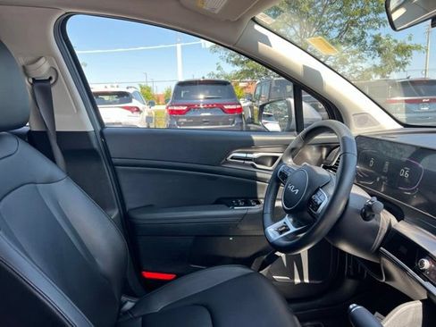 Certified 2025 Kia Sportage EX AWD/4WD image 38