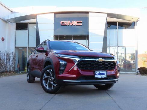 Used 2025 Chevrolet Trax LT w/ LT Convenience Package image 1