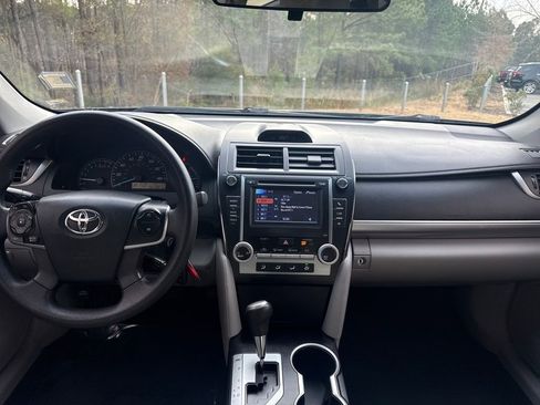 Used 2013 Toyota Camry L image 16
