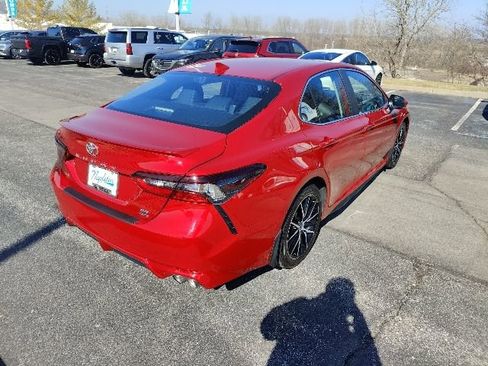 Used 2022 Toyota Camry SE w/ Cold Weather Package image 8