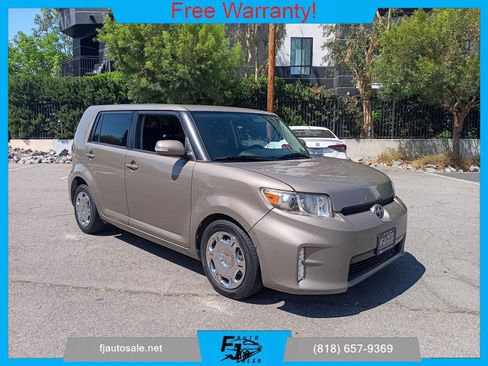 Used 2013 Scion xB FWD image 1