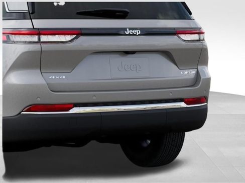New 2026 Jeep Grand Cherokee Laredo AWD/4WD image 13