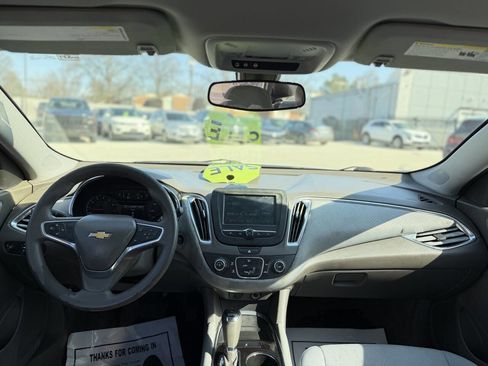 Used 2018 Chevrolet Malibu LT image 12