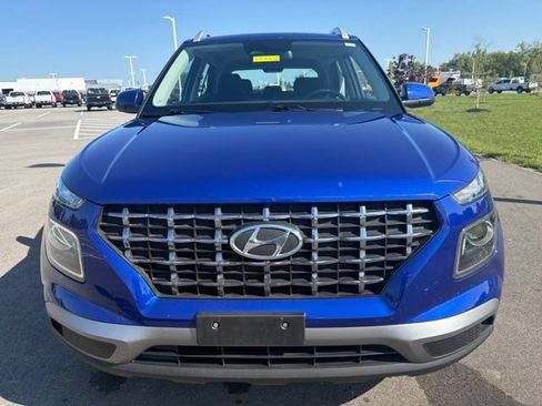 Used 2025 Hyundai Venue SEL FWD image 3