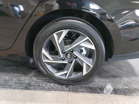 Used 2025 Hyundai Elantra Sport FWD image 33