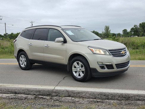 Used 2013 Chevrolet Traverse LT FWD image 2