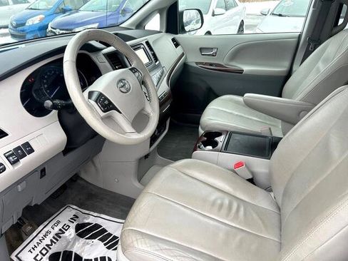 Used 2014 Toyota Sienna Limited image 4