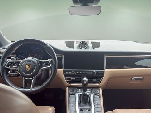Used 2020 Porsche Macan AWD/4WD image 9
