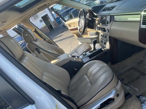 Used 2011 Land Rover Range Rover HSE LUX image 17