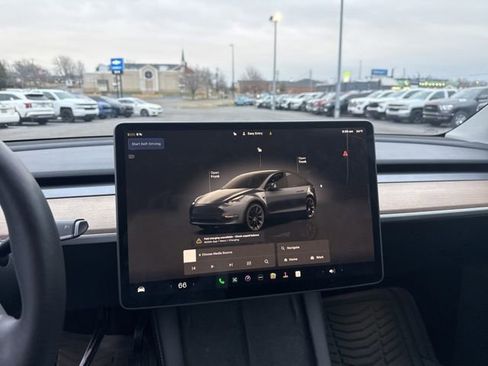 Used 2023 Tesla Model Y Long Range image 13