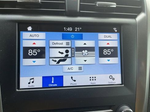 Used 2017 Ford Fusion SE w/ Fusion SE Technology Package image 34