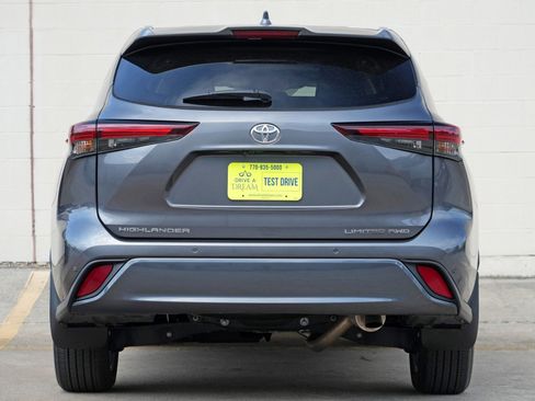 Used 2024 Toyota Highlander Limited AWD/4WD image 11