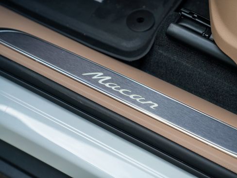 New 2026 Porsche Macan image 12