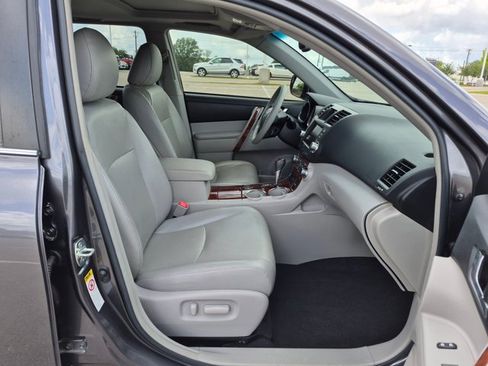 Used 2012 Toyota Highlander Limited w/ Tow Pkg FWD image 21
